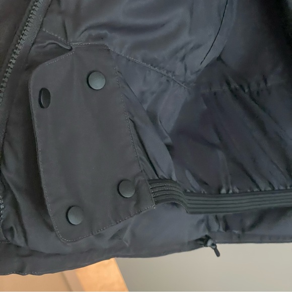 The North Face Men's Windbreaker Jacket - Picture 8 of 11